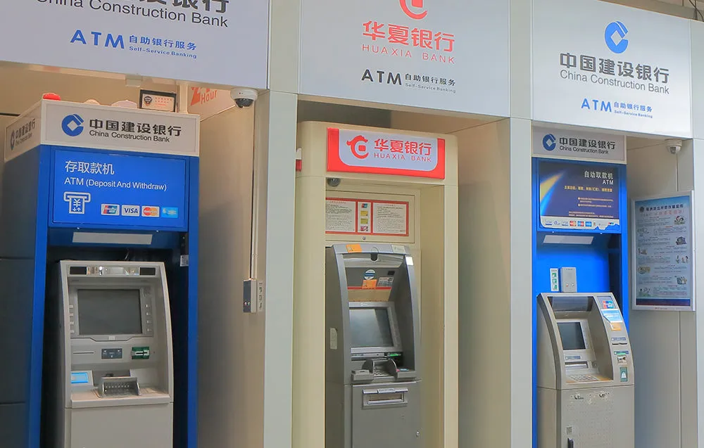 Phí và lệ phí khi sử dụng máy ATM