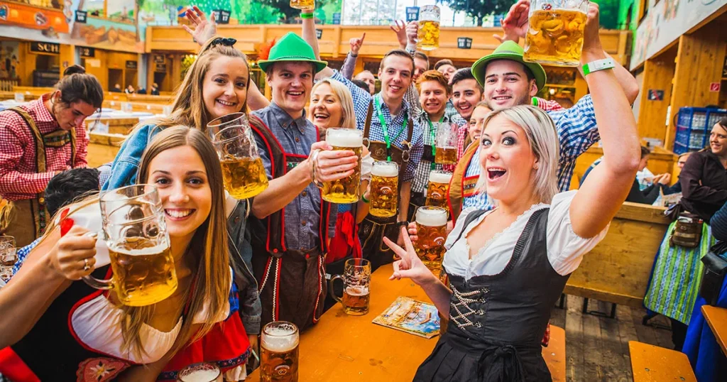 Không khí vô cùng sôi động tại lễ hội Oktoberfest