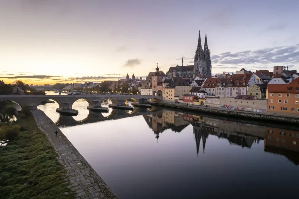 Cầu Đá nổi tiếng Regensburg 